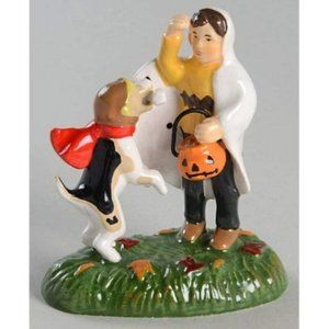 New DEPARTMENT 56 Snoopy's Treat, No Tricks